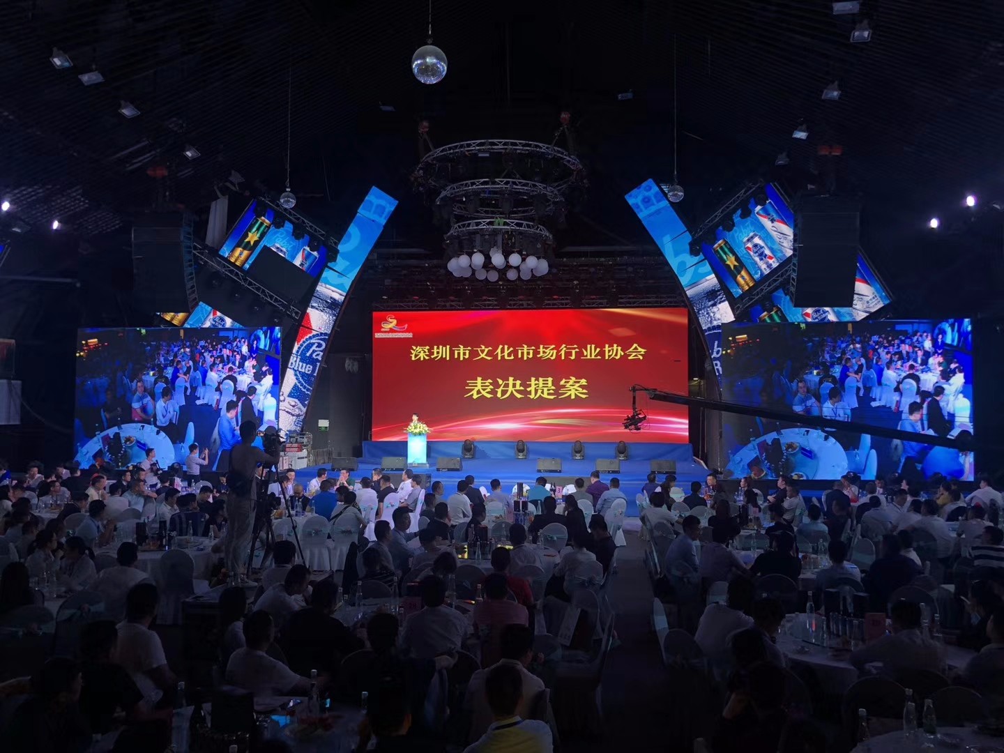 高调纯K荣获“十大爱心KTV”等两个奖项！(图1)