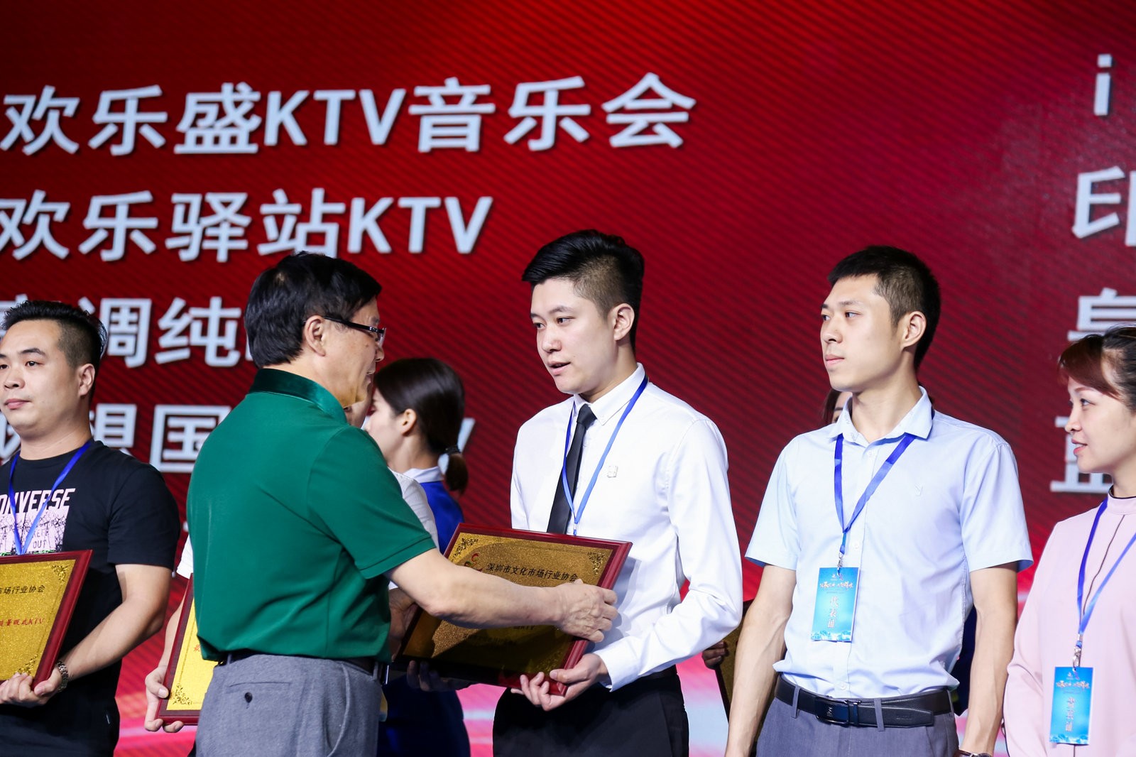 高调纯K荣获“十大爱心KTV”等两个奖项！(图5)