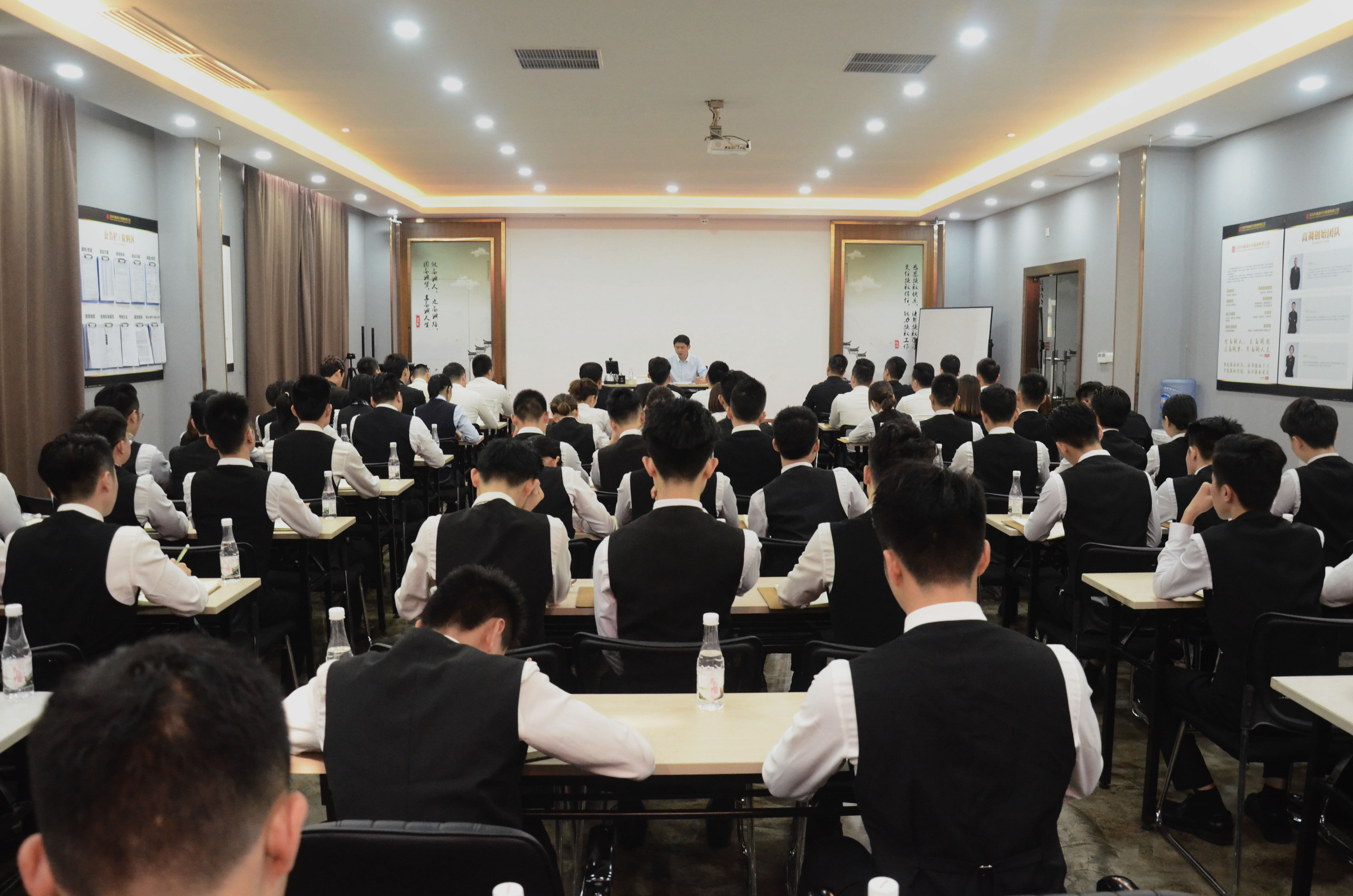 高调事业2019年度第一期干部会议圆满举行(图1)