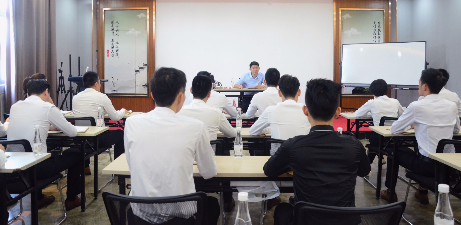 高调纯K副店及以上职级会议(图1)